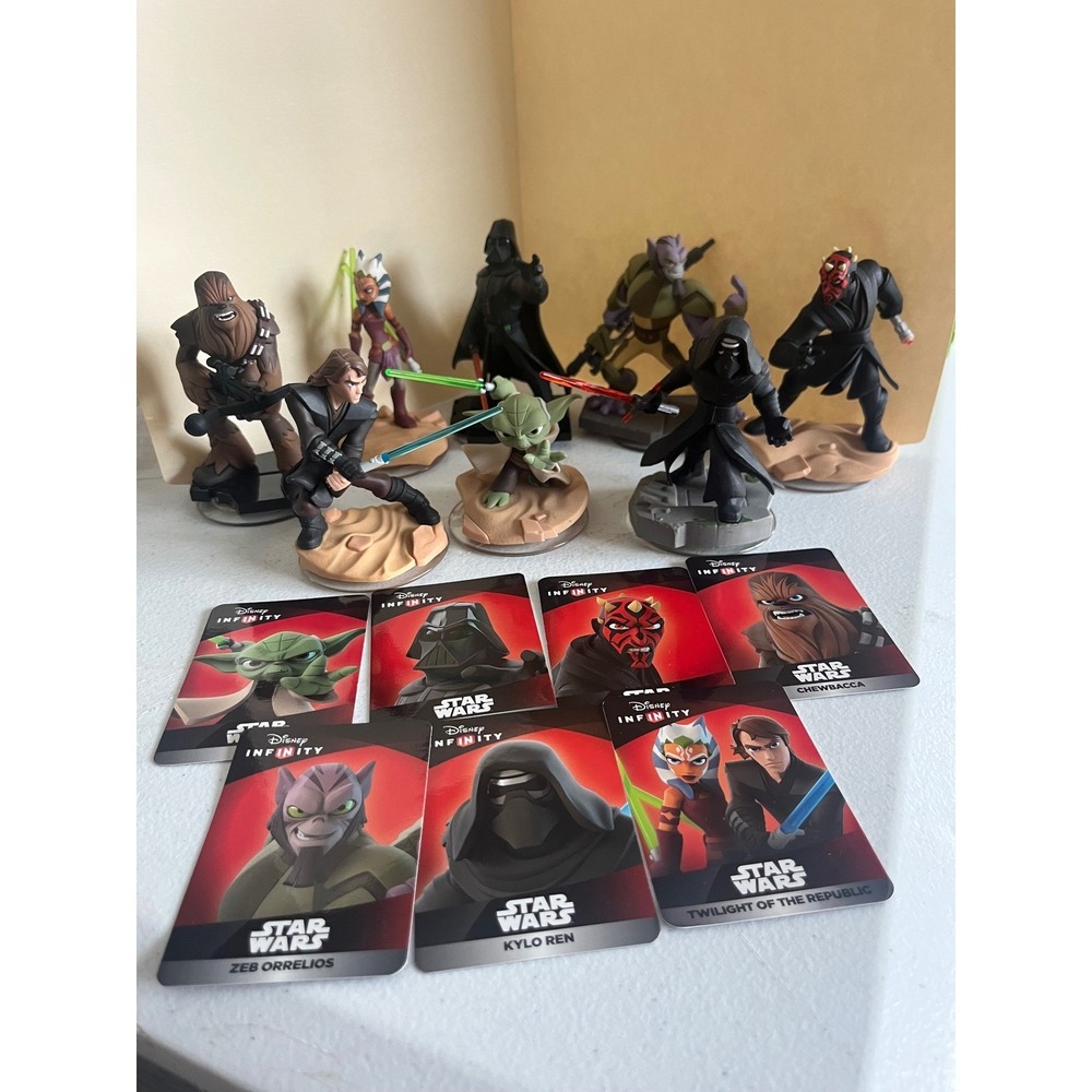 Disney Infinity Star Wars Figure Lot of 8 Yoda Darth Vader Kylo Ren Cards